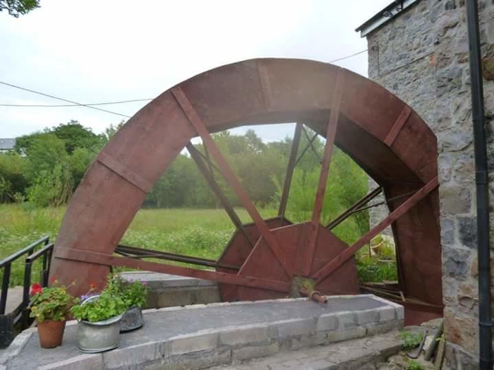 Middle Mill Bed and Breakfast Kidwelly Exteriör bild
