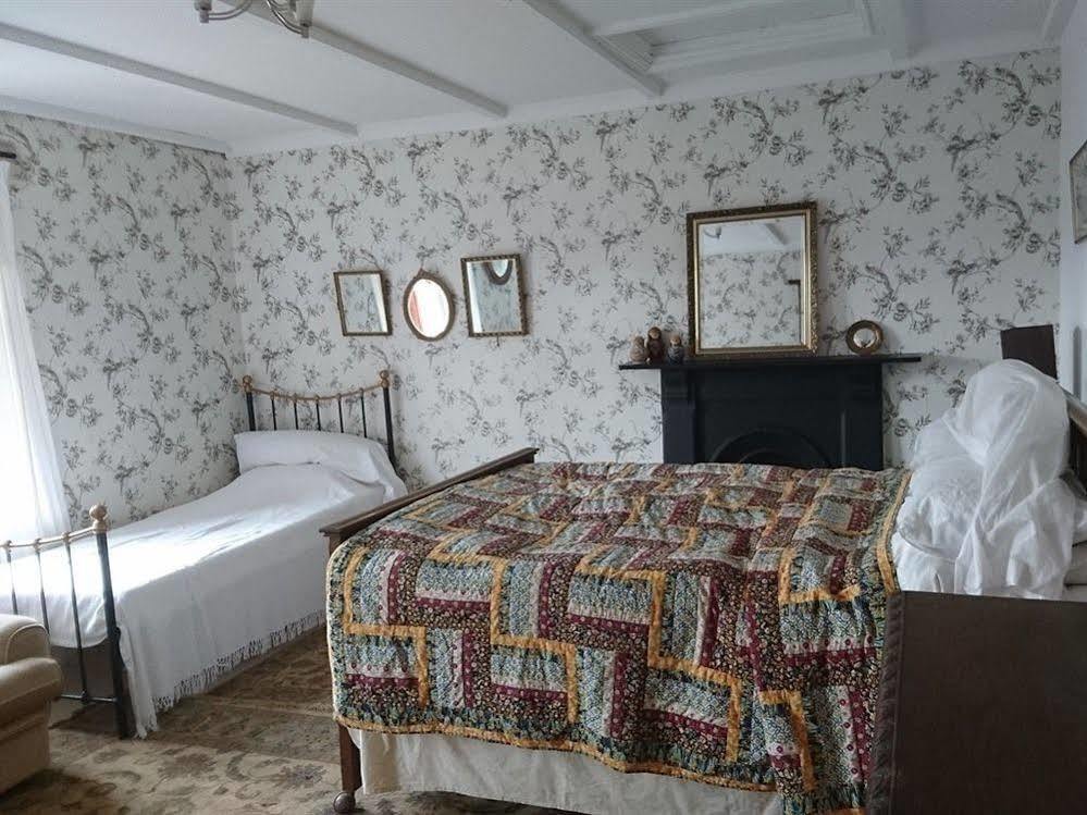 Middle Mill Bed and Breakfast Kidwelly Exteriör bild